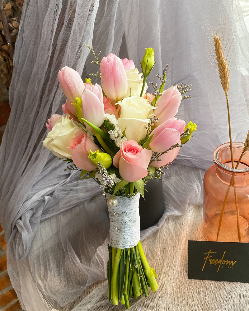 Tulips with Rose Bridal Bouquet (Fresh Flower)