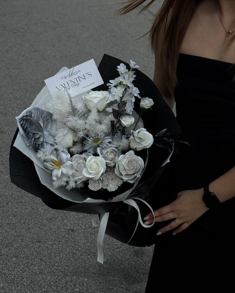 Midnight Noir 暗夜花语