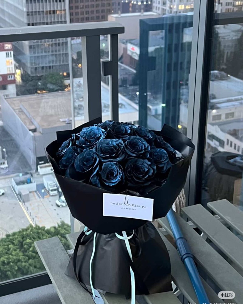 99Black & Blue rose