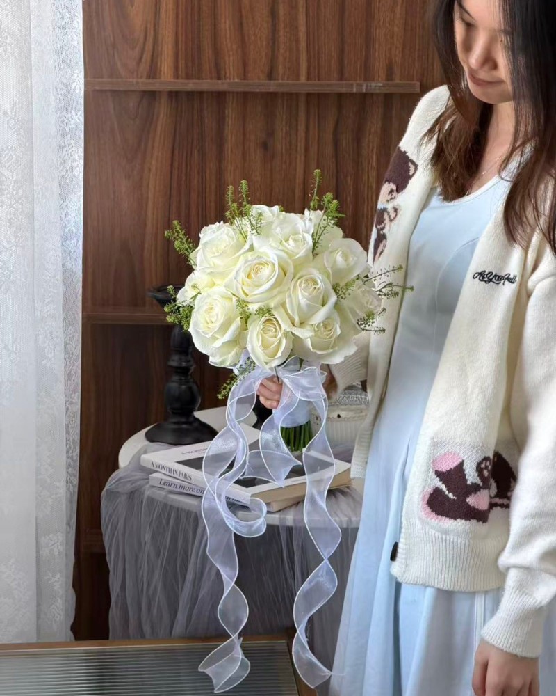 White Echo Bridal Bouquet (fresh flower)