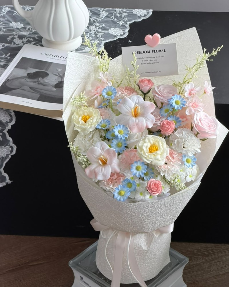 花间蜜语 · Floral Whispers （soap flower)
