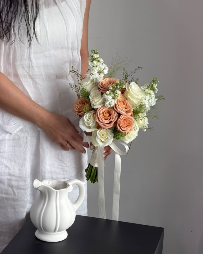 white rose with cappucino rose Bouquet (fresh flower)